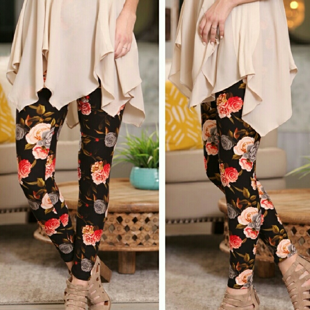 PLUS SIZE 12-18!! 🌹 Rose Floral Leggings 🌹